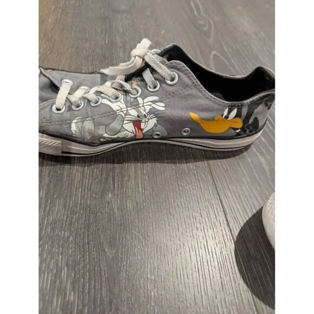 Converse Chuck Taylor All Star Lo Looney Tunes Daffy Bugs Sneakers M 8.5 W 10.5 - Picture 3 of 8